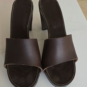 Robert Clergerie Brown Heels Classic Design